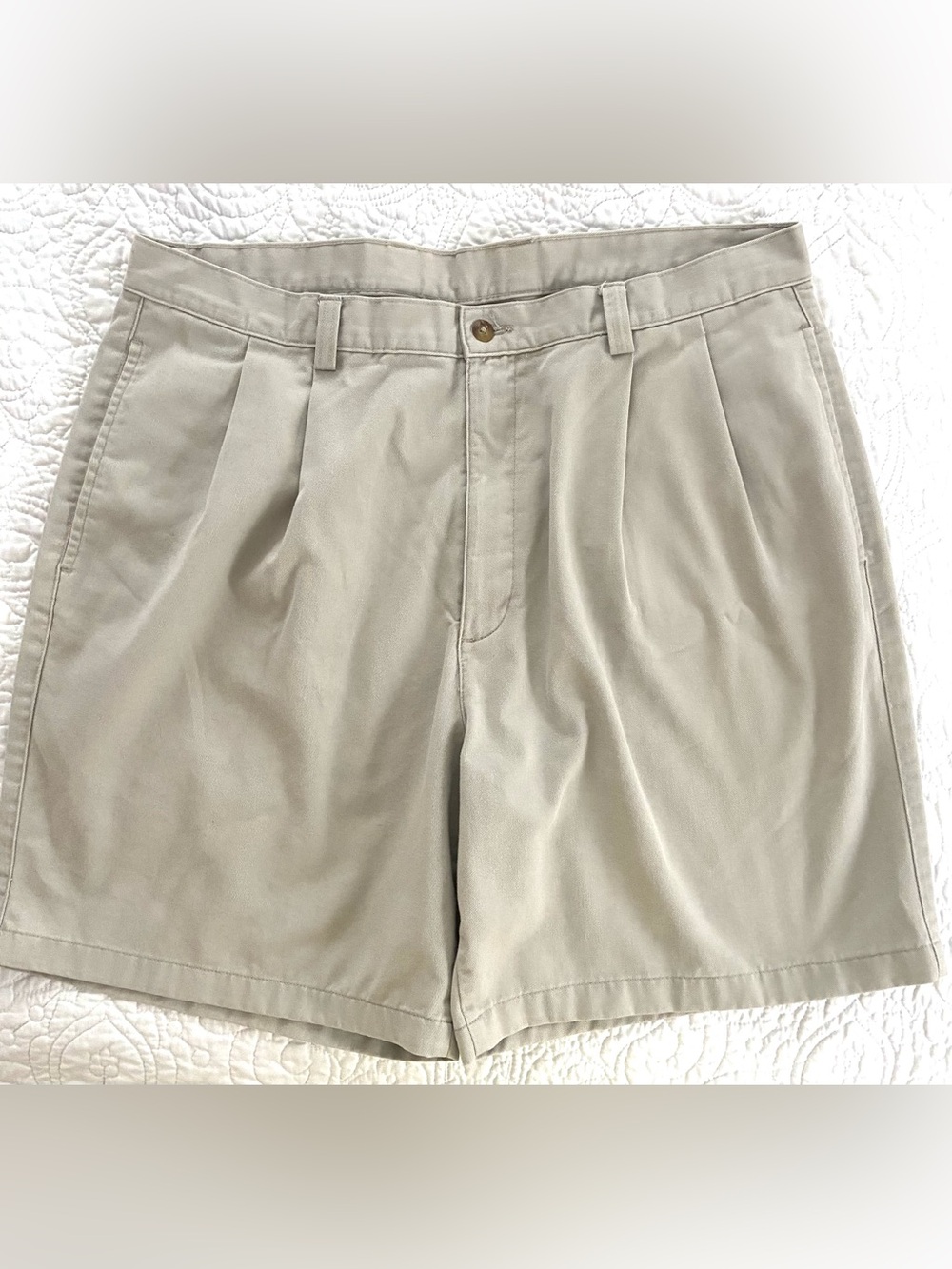 Duck Head Men’s Pleated Shorts in Light Tan Khaki 38”